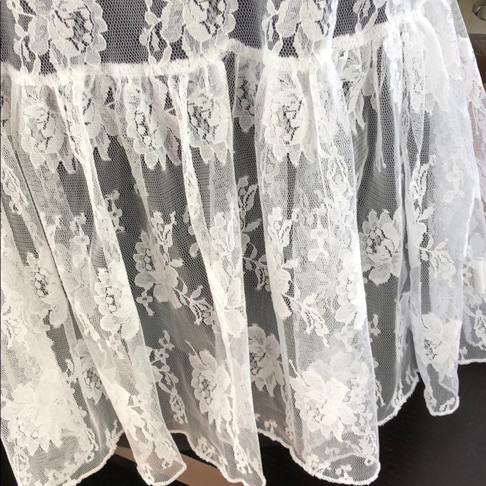 Gorgeous laces blouse - Picture 4 of 8